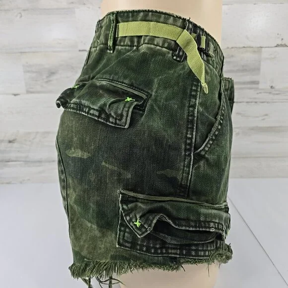FREE PEOPLE WE THE FREE COMMANDER CAMO CARGO Cut-Off Shorts WOMEN'S SIZE 6 *EUC*